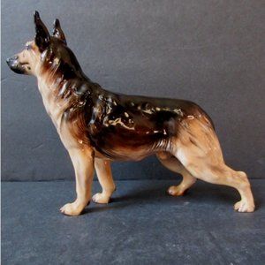 Royal Doulton German Shepherd (Alsatian) Ch. "Benign of Picardy" HN1116  Mint